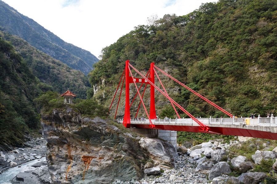 太魯閣峡谷の赤い吊り橋